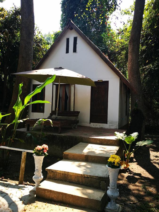 River Marina Resort Uthai Thani Buitenkant foto