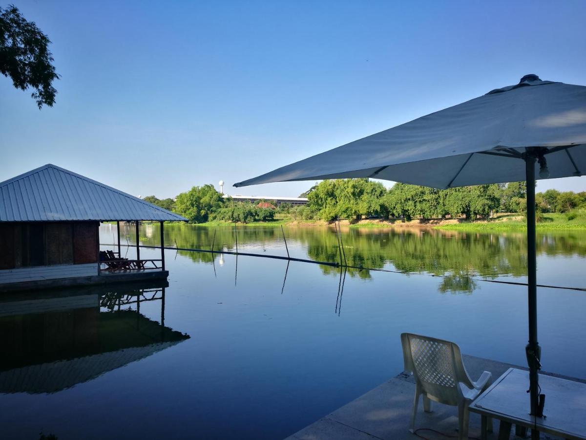 River Marina Resort Uthai Thani Buitenkant foto
