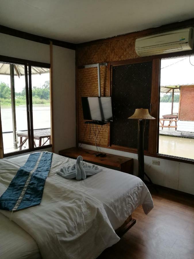 River Marina Resort Uthai Thani Buitenkant foto