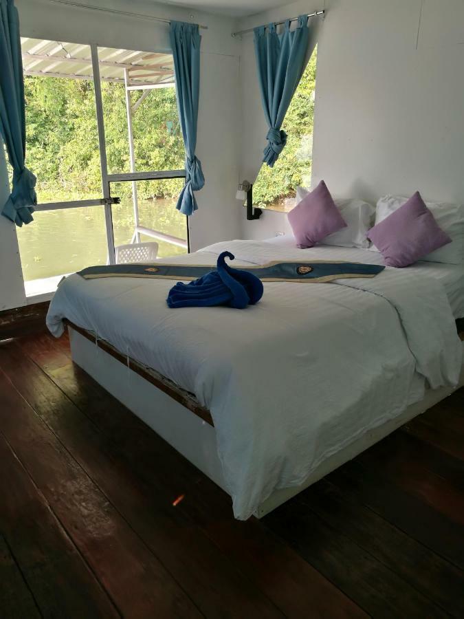 River Marina Resort Uthai Thani Buitenkant foto