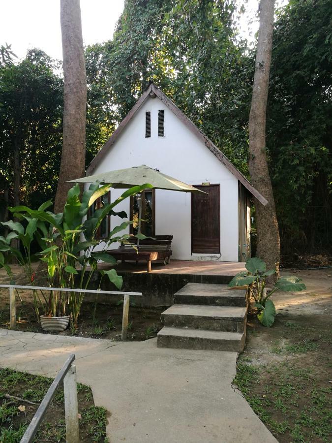 River Marina Resort Uthai Thani Buitenkant foto