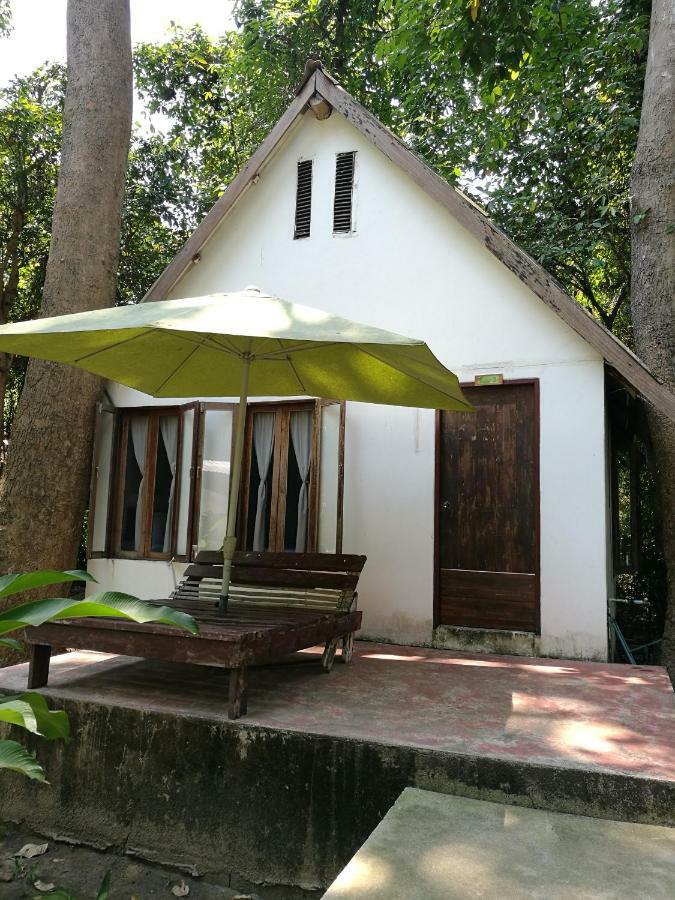 River Marina Resort Uthai Thani Buitenkant foto