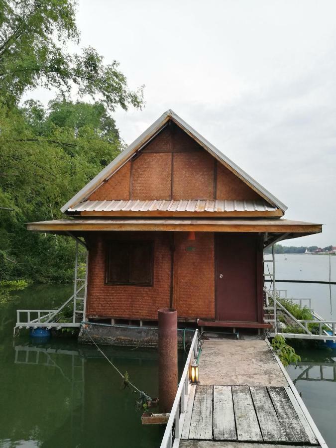 River Marina Resort Uthai Thani Buitenkant foto